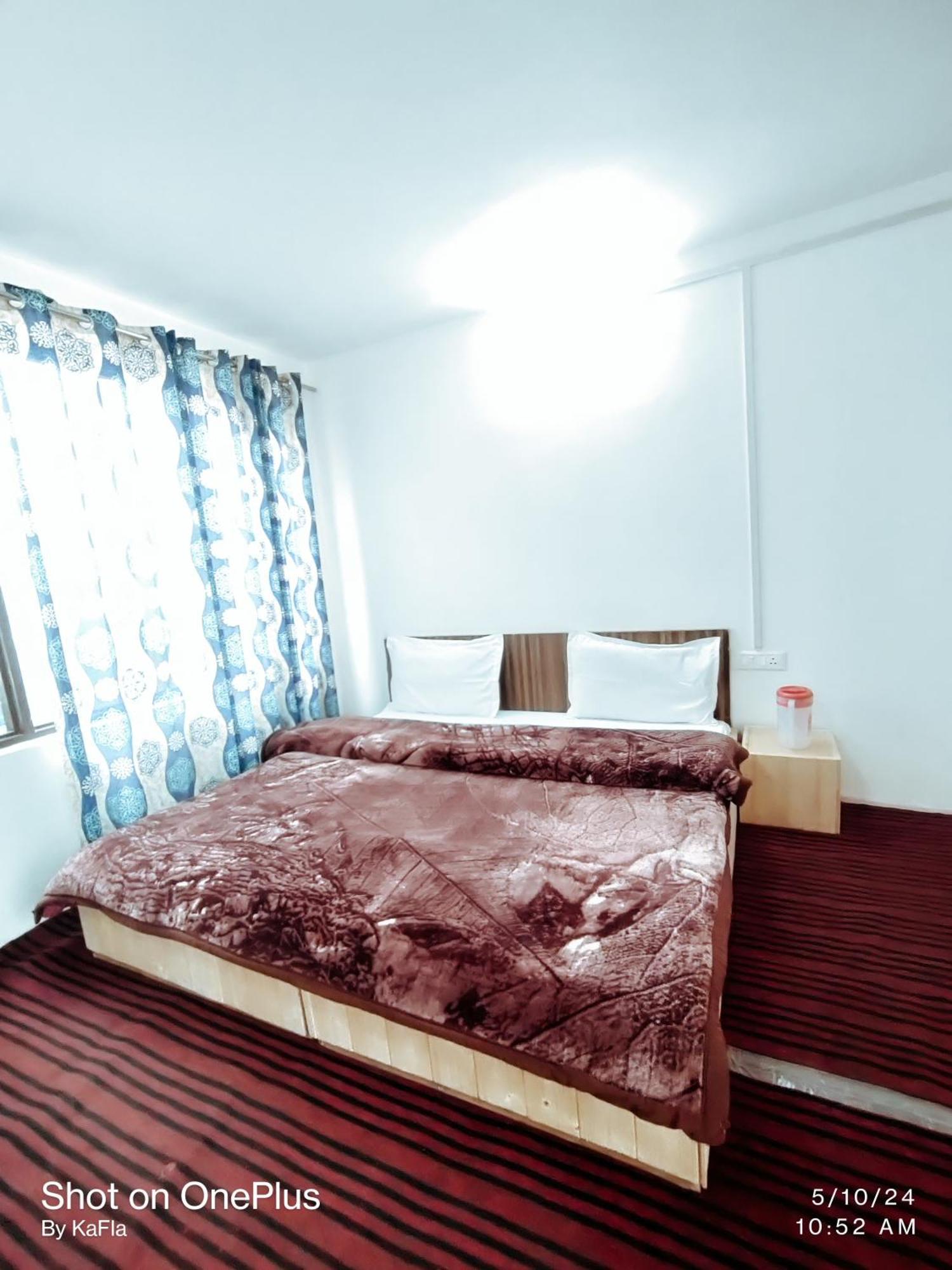 Hotel New Heaven Rose à Pahalgām Extérieur photo